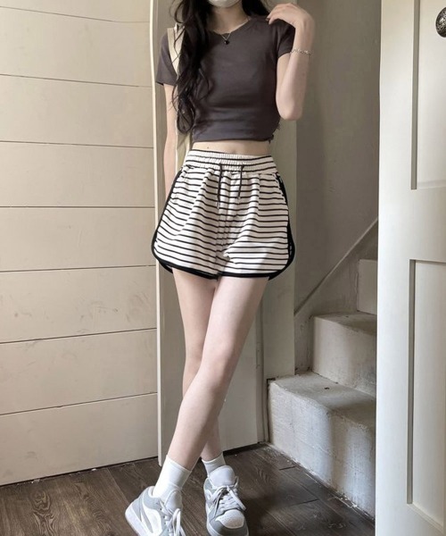 Miniministore(ミニミニストア)の「韓国風ショートパンツ スポーツパンツ 夏(スウェットパンツ・レディース・ブラック/アイボリー・FREE)」の7枚目の写真