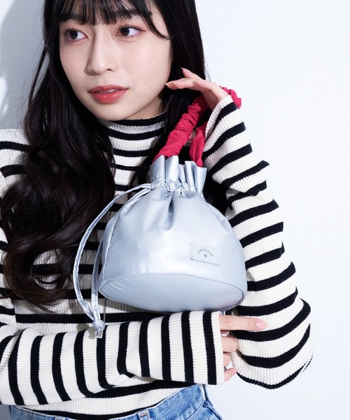 CONVERSE(コンバース)の「【CONVERSE/コンバース】FURILL MINI BAG/フリルミニバッグ/フェイクレザー/コンバース(ハンドバッグ・レディース・イエロー/レッド/グリーン/グレー/ブルー・FREE)」の2枚目の写真