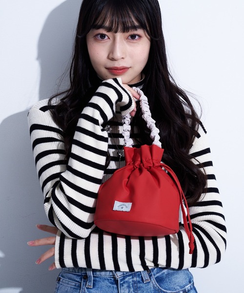 CONVERSE(コンバース)の「【CONVERSE/コンバース】FURILL MINI BAG/フリルミニバッグ/フェイクレザー/コンバース(ハンドバッグ・レディース・イエロー/レッド/グリーン/グレー/ブルー・FREE)」の5枚目の写真