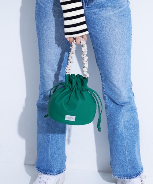 CONVERSE(コンバース)の「【CONVERSE/コンバース】FURILL MINI BAG/フリルミニバッグ/フェイクレザー/コンバース(ハンドバッグ・レディース・イエロー/レッド/グリーン/グレー/ブルー・FREE)」の14枚目の写真