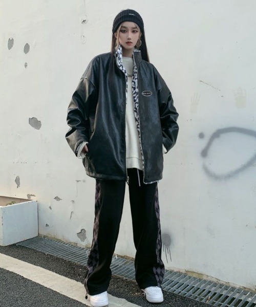 おしゃれスタ（オシャレスタ）の「リバーシブル　もこもこ生地と合成皮革ジャケット（その他アウター・レディース・ブラウン/ブラック系1/ブラック系3・S/M/L/XL）」の4枚目の写真