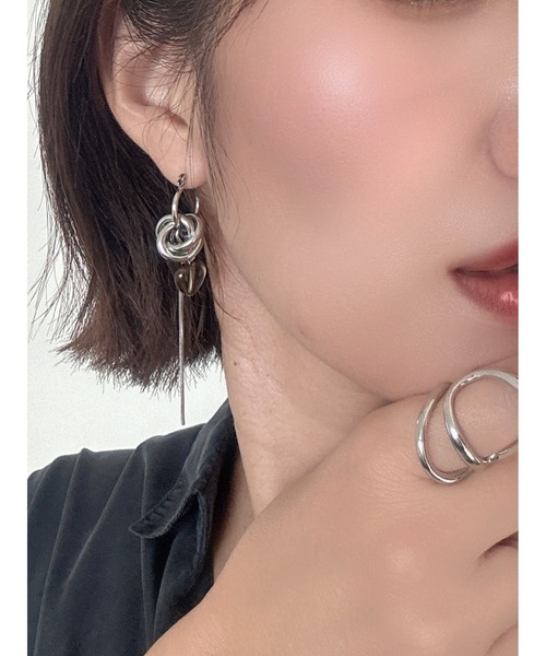 tone(トーン)の「【Withy】ハートのスモーキークォーツとチェーンのフープピアス / connection(MA)(ピアス(両耳用)・レディース・その他・FREE)」の2枚目の写真