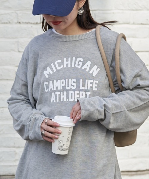 CIAOPANIC TYPY(チャオパニックティピー)の「【ユニセックス】ビックシルエットカレッジロゴプリントニット(ニット/セーター・メンズ・ブラウン/ライトグレー/チャコールグレー/グリーン・LARGE/MEDIUM)」の3枚目の写真