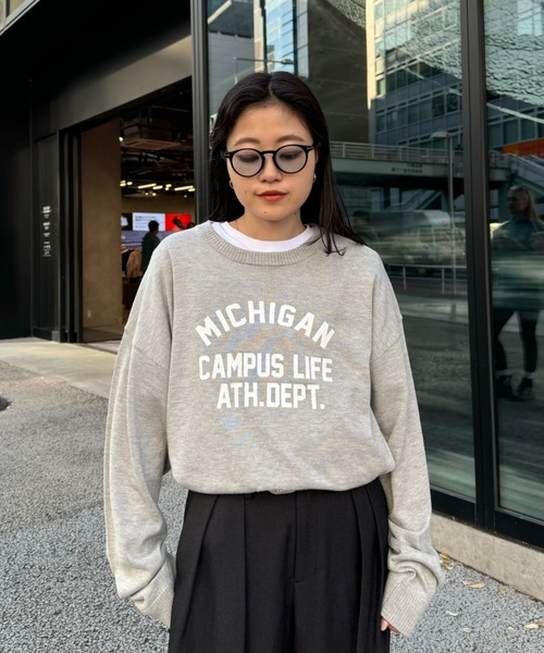 CIAOPANIC TYPY(チャオパニックティピー)の「【ユニセックス】ビックシルエットカレッジロゴプリントニット(ニット/セーター・メンズ・ブラウン/ライトグレー/チャコールグレー/グリーン・LARGE/MEDIUM)」の10枚目の写真