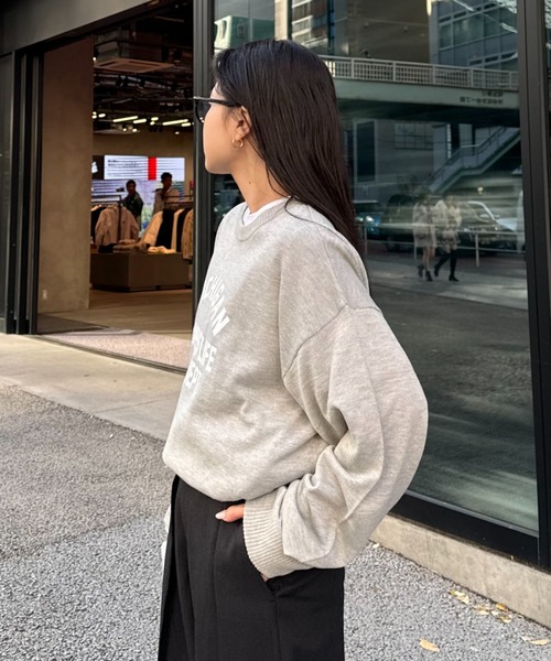 CIAOPANIC TYPY(チャオパニックティピー)の「【ユニセックス】ビックシルエットカレッジロゴプリントニット(ニット/セーター・メンズ・ブラウン/ライトグレー/チャコールグレー/グリーン・LARGE/MEDIUM)」の7枚目の写真