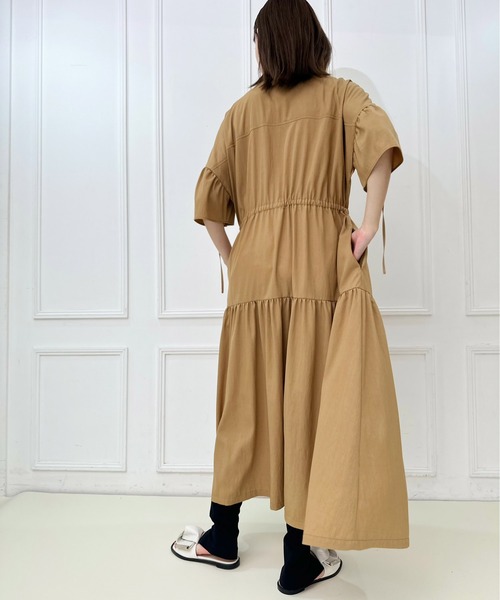 AVIE（アビィ）の「デザインボリュームマキシワンピース（ワンピース・レディース・ブラック/キャメル・38）」の4枚目の写真