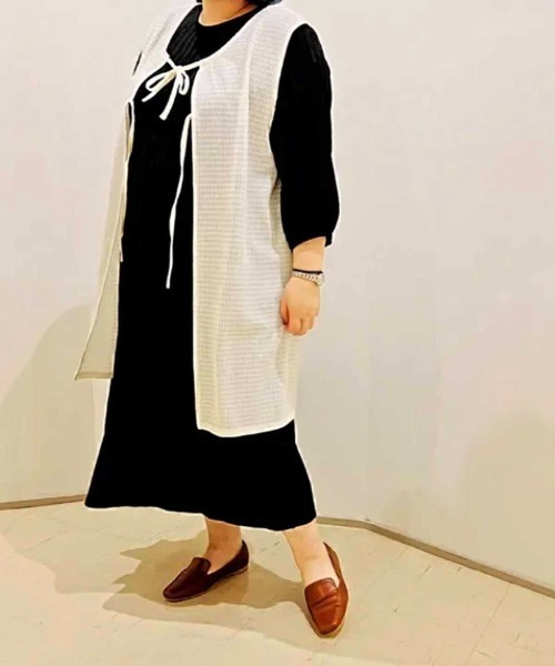 leswel(レスウェル)の「【L~5L 大きいサイズ】カットジャガードティアードワンピース(ワンピース・レディース・ブラック/キャメル・LL/3L/5L/4L/L)」の3枚目の写真
