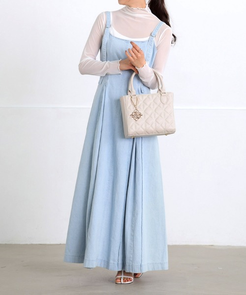 ALTROSE(アルトローズ)の「【500mlペットボトル収納可】2way ショルダーバッグ トート キルティング ロゴチャーム付き ガル(ショルダーバッグ・レディース・ブラック/アイボリー/ベージュ・FREE)」の8枚目の写真