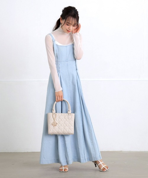 ALTROSE(アルトローズ)の「【500mlペットボトル収納可】2way ショルダーバッグ トート キルティング ロゴチャーム付き ガル(ショルダーバッグ・レディース・ブラック/アイボリー/ベージュ・FREE)」の10枚目の写真