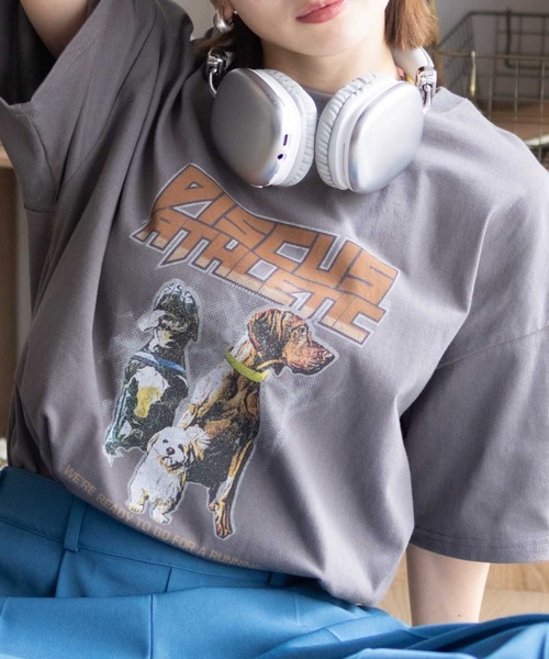 DISCUS(ディスカス)の「DISCUS イヌ アニマル プリントBIG 五分袖Tシャツ(Tシャツ/カットソー・レディース・ホワイト/チャコールグレー・L/M)」の2枚目の写真