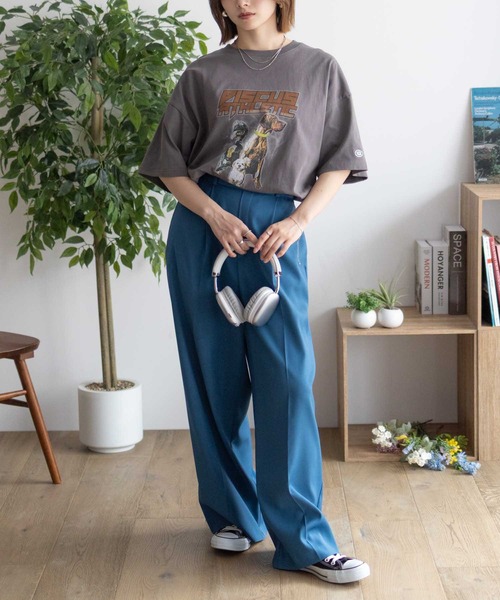 DISCUS(ディスカス)の「DISCUS イヌ アニマル プリントBIG 五分袖Tシャツ(Tシャツ/カットソー・レディース・ホワイト/チャコールグレー・L/M)」の8枚目の写真
