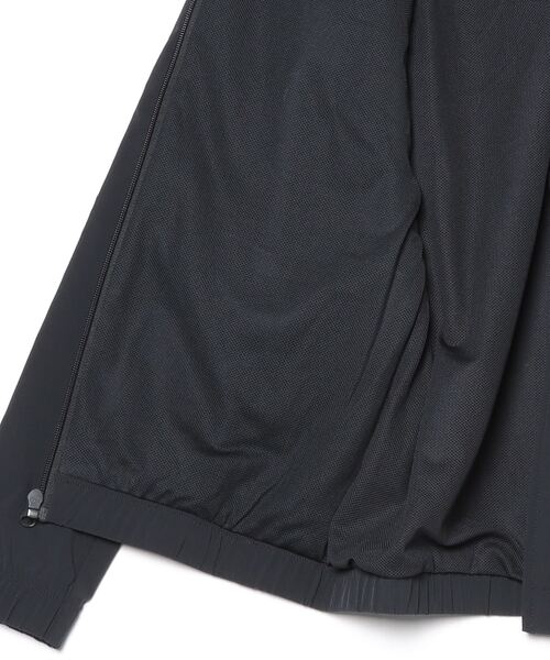 NEW BALANCE(ニューバランス)の「ストレッチウーブンボンバージャケット(ブルゾン・メンズ・ブラック・SMALL/MEDIUM/LARGE/X-LARGE/XX-LARGE)」の2枚目の写真