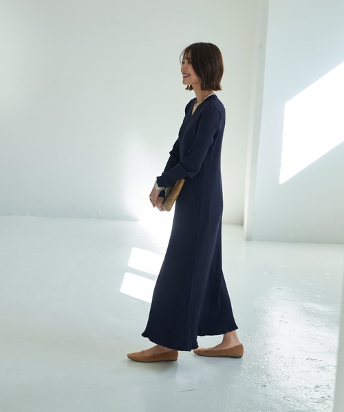 STYLE DELI（スタイルデリ）の「リブ編みVネックロングワンピース（ワンピース・レディース・ネイビー/ブラック/ダークブラウン・SMALL/MEDIUM）」の17枚目の写真