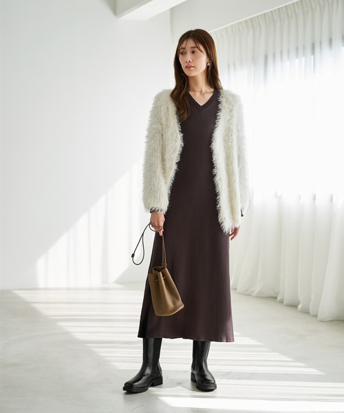 STYLE DELI（スタイルデリ）の「リブ編みVネックロングワンピース（ワンピース・レディース・ネイビー/ブラック/ダークブラウン・SMALL/MEDIUM）」の4枚目の写真