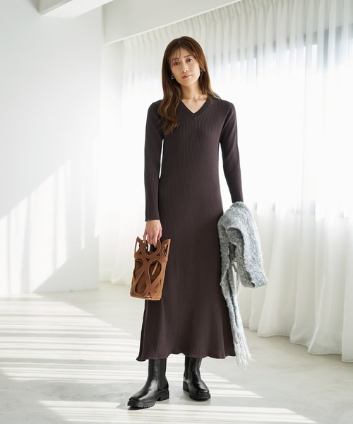 STYLE DELI（スタイルデリ）の「リブ編みVネックロングワンピース（ワンピース・レディース・ネイビー/ブラック/ダークブラウン・SMALL/MEDIUM）」の5枚目の写真