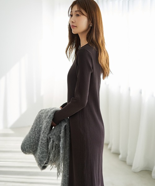 STYLE DELI（スタイルデリ）の「リブ編みVネックロングワンピース（ワンピース・レディース・ネイビー/ブラック/ダークブラウン・SMALL/MEDIUM）」の7枚目の写真