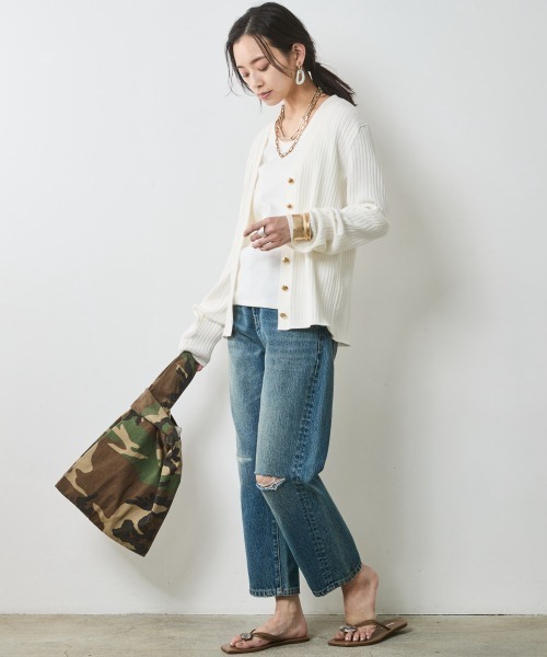 CHIC STYLE(シックスタイル)の「綿100%ワイドリブVネックニットカーディガン<大きいサイズ有>シックスタイル(カーディガン/ボレロ・レディース・ブラック/オフホワイト/ベージュ・5L/4L/3L/LL/L/M)」の8枚目の写真