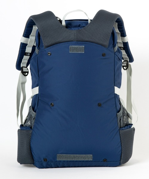 karrimor(カリマー)の「tatra 20(バックパック/リュック・メンズ・チャコールグレー/アイボリー/ブラック/ネイビー・FREE)」の10枚目の写真