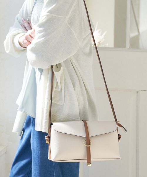 ikka(イッカ)の「PU横長ミニショルダーバッグ(ショルダーバッグ・レディース・オフホワイト/ブラック/シルバーグレー・FREE)」の2枚目の写真