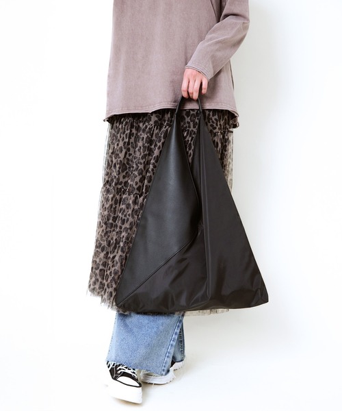 GORGE(ゴージ)の「《三角フォルムで差がつく》レディース 合皮×布帛 トートバッグ 大容量 春夏秋冬(トートバッグ・レディース・グレー/ブラック・F)」の20枚目の写真