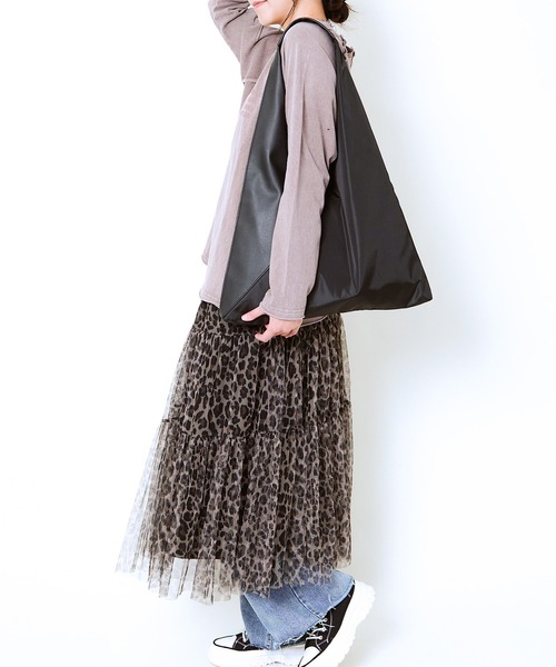 GORGE(ゴージ)の「《三角フォルムで差がつく》レディース 合皮×布帛 トートバッグ 大容量 春夏秋冬(トートバッグ・レディース・グレー/ブラック・F)」の15枚目の写真