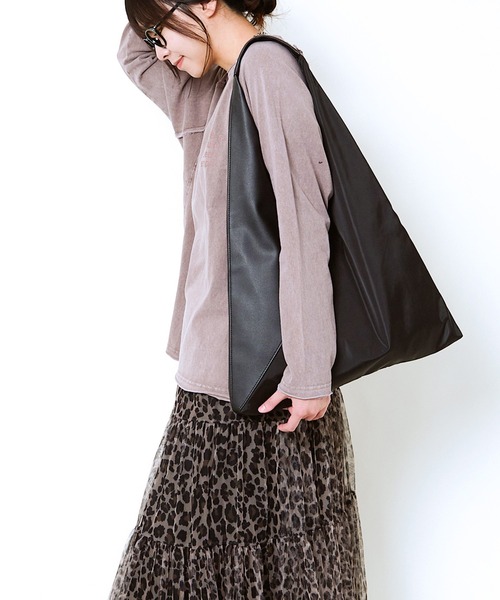 GORGE(ゴージ)の「《三角フォルムで差がつく》レディース 合皮×布帛 トートバッグ 大容量 春夏秋冬(トートバッグ・レディース・グレー/ブラック・F)」の14枚目の写真
