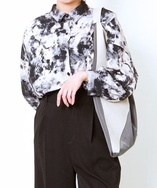 GORGE(ゴージ)の「《三角フォルムで差がつく》レディース 合皮×布帛 トートバッグ 大容量 春夏秋冬(トートバッグ・レディース・グレー/ブラック・F)」の12枚目の写真