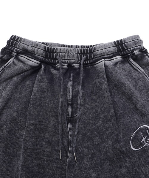 Revo.（レボ）の「グランジ加工 ワンポイント ロゴ刺繍 ダブルタック 裏毛 スウェットパンツ（スウェットパンツ・メンズ・スモークピンク/チャコール/オフホワイト/ブラウン・L/M）」の6枚目の写真