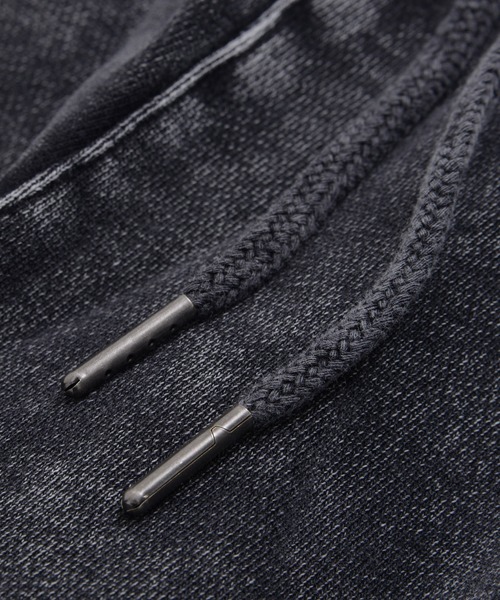 Revo.（レボ）の「グランジ加工 ワンポイント ロゴ刺繍 ダブルタック 裏毛 スウェットパンツ（スウェットパンツ・メンズ・スモークピンク/チャコール/オフホワイト/ブラウン・L/M）」の7枚目の写真