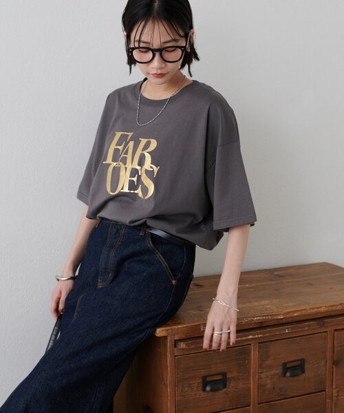 DISCOAT（ディスコート）の「【WEB限定】ヒビワレロゴ箔プリントTシャツ《ユニセックス》（Tシャツ/カットソー・レディース・チャコールグレー/オフホワイト・FREE/SMALL）」の8枚目の写真