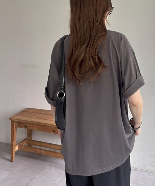 DISCOAT（ディスコート）の「【WEB限定】ヒビワレロゴ箔プリントTシャツ《ユニセックス》（Tシャツ/カットソー・レディース・チャコールグレー/オフホワイト・FREE/SMALL）」の15枚目の写真