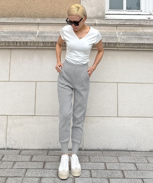 JENNE(ジェンヌ)の「美脚シャリ感ニットパンツ(その他パンツ・レディース・ネイビー/ピンク/グレー/ブラック・SMALL/MEDIUM/LARGE)」の3枚目の写真