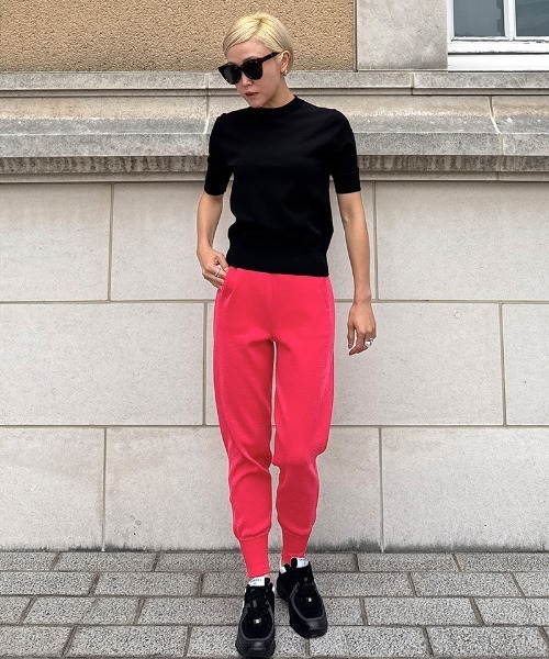 JENNE(ジェンヌ)の「美脚シャリ感ニットパンツ(その他パンツ・レディース・ネイビー/ピンク/グレー/ブラック・SMALL/MEDIUM/LARGE)」の4枚目の写真