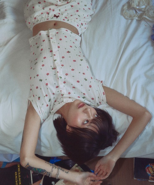 カーディガン A'GEM/9 × .kom 「NIIER NOR/ニーアノア」STRAWBERRY CARDIGANS/ストロベリー カーディガン レ A'GEM/9 × .kom 『NIIER NOR/ニーアノア』STRAWBERRY CARDIGANS