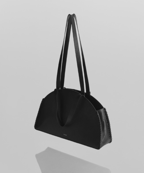 YArKA（ヤーカ）の「【YArKA/ヤーカ】real leather lace up boston bag [lumm] / リアルレザーレースアップデザインボストンバッグ（ボストンバッグ・レディース・ブラック・FREE）」の14枚目の写真