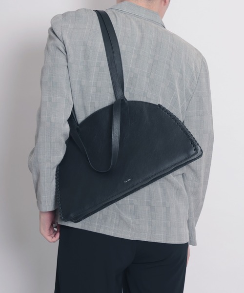YArKA（ヤーカ）の「【YArKA/ヤーカ】real leather lace up boston bag [lumm] / リアルレザーレースアップデザインボストンバッグ（ボストンバッグ・レディース・ブラック・FREE）」の18枚目の写真