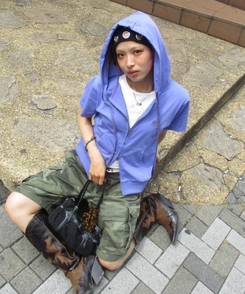 HTH(エイチティーエイチ)の「Assort Short sleeve zip hoodie(パーカー・レディース・パープル/グレー/マスタード・フリー)」の8枚目の写真