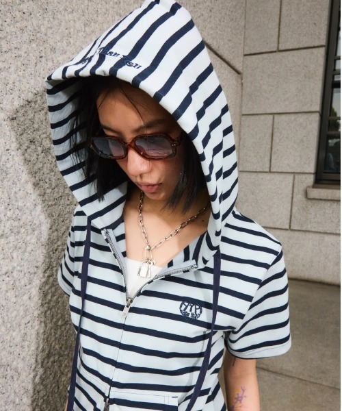 HTH(エイチティーエイチ)の「Assort Short sleeve zip hoodie(パーカー・レディース・パープル/グレー/マスタード・フリー)」の12枚目の写真