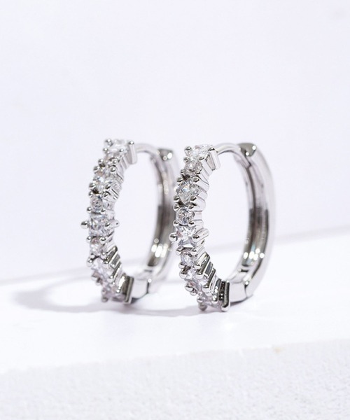 yu-ka(ユーカ)の「YU-KA:ジルコニアラインフープピアス zirconia line hoop pierce(ピアス(両耳用)・レディース・シルバー/シルバー系その他/ゴールド/ゴールド系その他・FREE)」の2枚目の写真