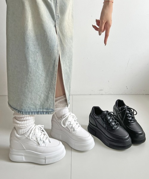 Shoes in Closet（シューズインクローゼット）の「+7.5㎝ 厚底 プラットフォーム インヒール サイドジップ スニーカー5951（スニーカー・レディース・ブラック×ブラック/ホワイト・LL/S/M/L）」の4枚目の写真