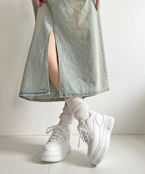 Shoes in Closet（シューズインクローゼット）の「+7.5㎝ 厚底 プラットフォーム インヒール サイドジップ スニーカー5951（スニーカー・レディース・ブラック×ブラック/ホワイト・LL/S/M/L）」の7枚目の写真