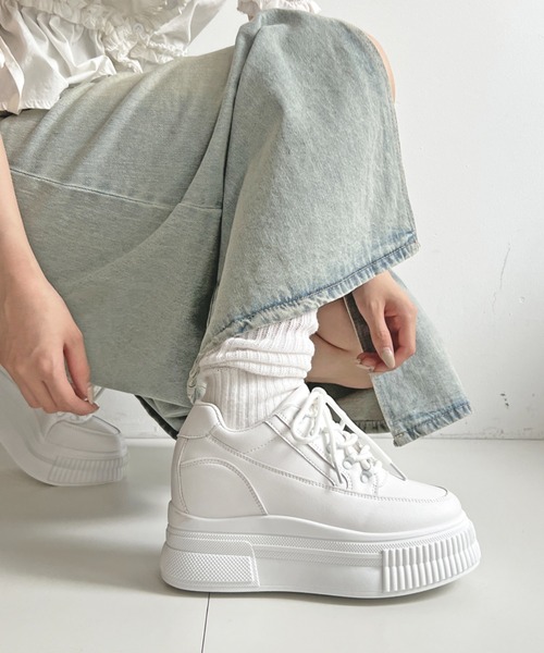 Shoes in Closet（シューズインクローゼット）の「+7.5㎝ 厚底 プラットフォーム インヒール サイドジップ スニーカー5951（スニーカー・レディース・ブラック×ブラック/ホワイト・LL/S/M/L）」の6枚目の写真