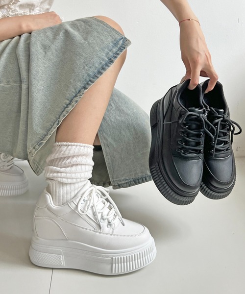 Shoes in Closet（シューズインクローゼット）の「+7.5㎝ 厚底 プラットフォーム インヒール サイドジップ スニーカー5951（スニーカー・レディース・ブラック×ブラック/ホワイト・LL/S/M/L）」の3枚目の写真