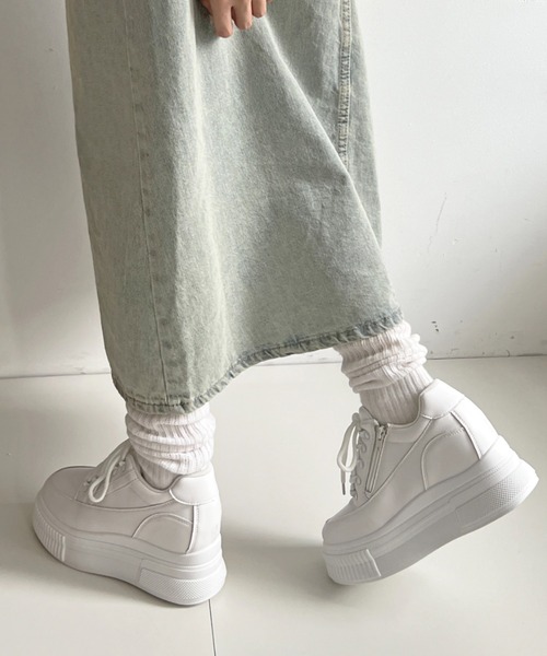 Shoes in Closet（シューズインクローゼット）の「+7.5㎝ 厚底 プラットフォーム インヒール サイドジップ スニーカー5951（スニーカー・レディース・ブラック×ブラック/ホワイト・LL/S/M/L）」の9枚目の写真