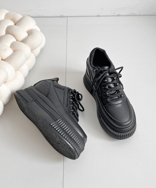 Shoes in Closet（シューズインクローゼット）の「+7.5㎝ 厚底 プラットフォーム インヒール サイドジップ スニーカー5951（スニーカー・レディース・ブラック×ブラック/ホワイト・LL/S/M/L）」の21枚目の写真