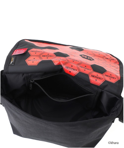 Manhattan Portage（マンハッタンポーテージ）の「NYLON MESSENGER BAG JR (SM) MGNT REVA（メッセンジャーバッグ・メンズ・ブラック・SMALL）」の7枚目の写真