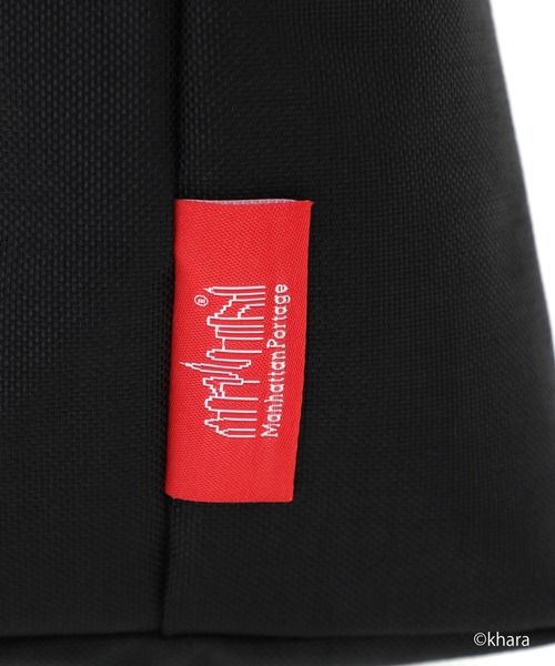 Manhattan Portage（マンハッタンポーテージ）の「NYLON MESSENGER BAG JR (SM) MGNT REVA（メッセンジャーバッグ・メンズ・ブラック・SMALL）」の12枚目の写真
