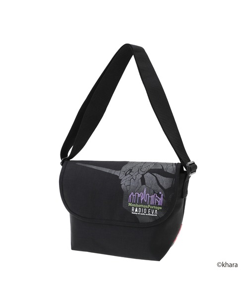 Manhattan Portage（マンハッタンポーテージ）の「NYLON MESSENGER BAG JR (SM) MGNT REVA（メッセンジャーバッグ・メンズ・ブラック・SMALL）」の13枚目の写真