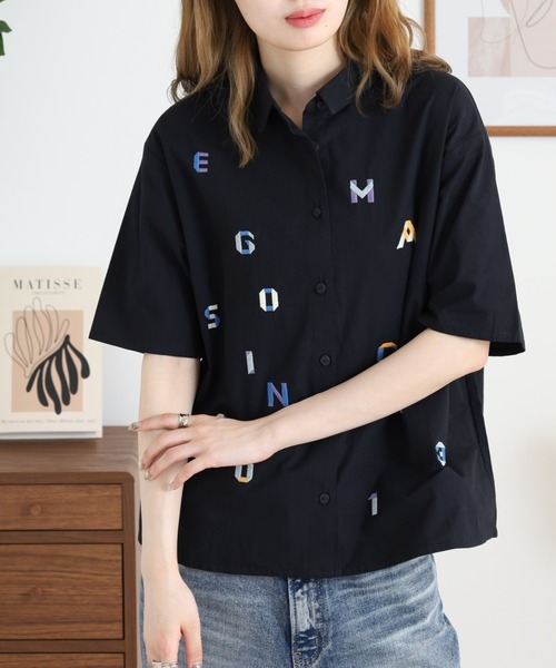 Emago(イマゴ)の「EMAGO アルファベット刺繍シャツ(シャツ/ブラウス・レディース・オレンジ/ブラック・FREE)」の9枚目の写真