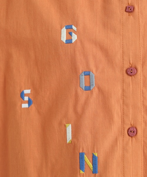 Emago(イマゴ)の「EMAGO アルファベット刺繍シャツ(シャツ/ブラウス・レディース・オレンジ/ブラック・FREE)」の20枚目の写真